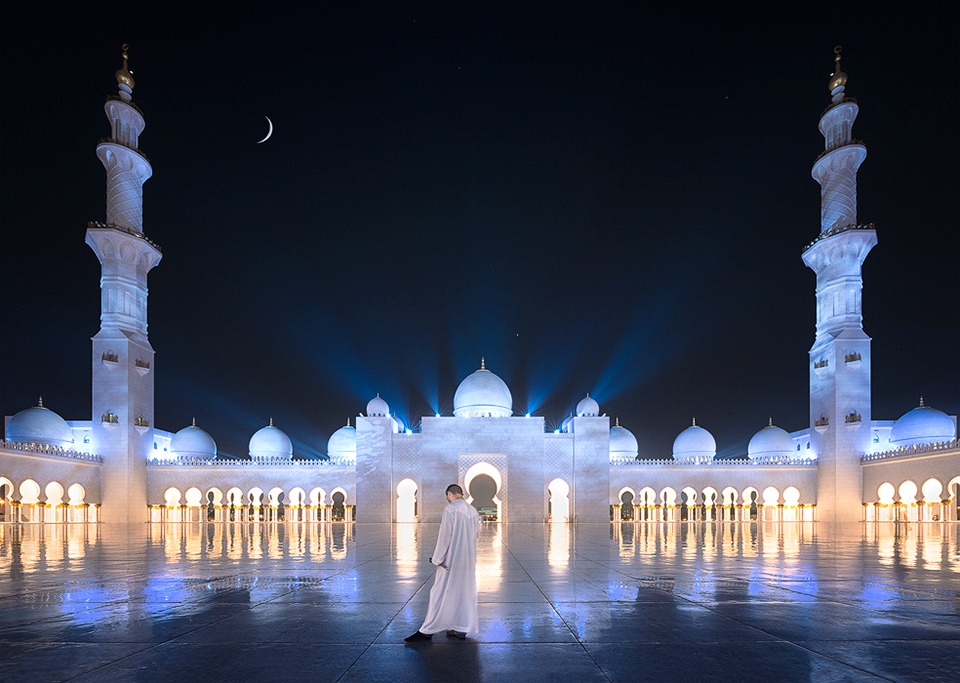 Sheikh Zayed Grand Mosque at Night