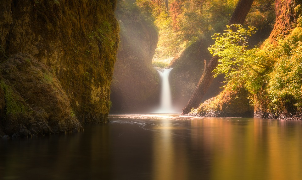 Golden Punchbowl Falls, Oregon