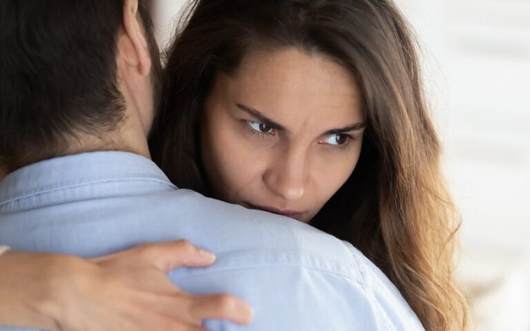 Signs Your Girlfriend Is Cheating: 12 Red Flags You Shouldn’t Ignore