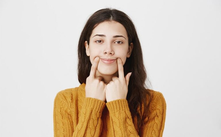 Signs That the Girl Is Not Interested in You: 20 Clear Clues You Shouldn’t Ignore