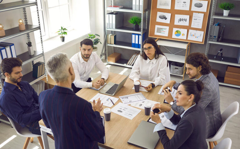 Knowledge Base Management Systems vs Traditional Filing Systems